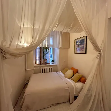 Unique 2 Bedroom With A Vintage Touch *