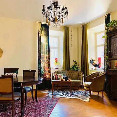 Unique 2 Bedroom With A Vintage Touch