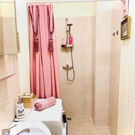 Unique 2 Bedroom With A Vintage Touch شقة