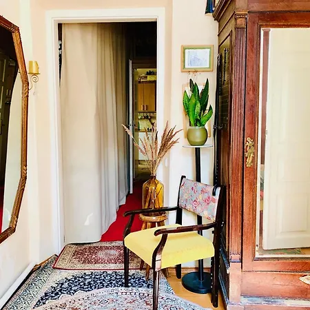 Unique 2 Bedroom With A Vintage Touch דירה *