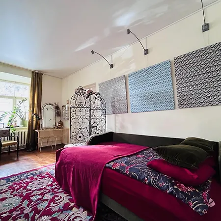 Unique 2 Bedroom With A Vintage Touch