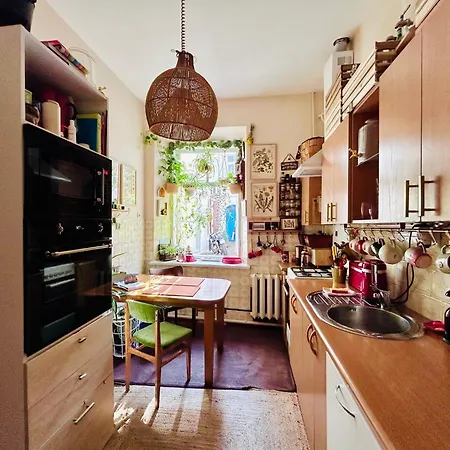 Unique 2 Bedroom With A Vintage Touch דירה